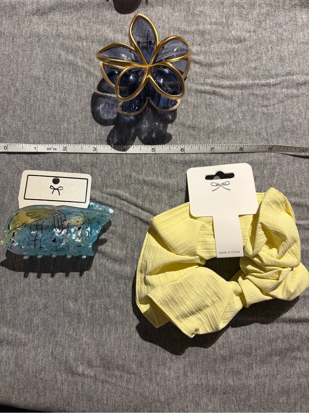 SHEIN Yellow Kids Scrunchie Hair Accessory with Blue Flower Clips